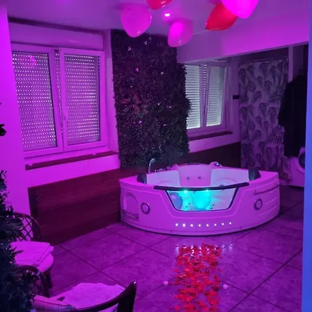 Paris Rosny 2 - Appartement Love Room With Jacuzzi Exterior foto