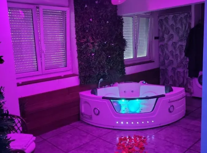 Paris Rosny 2 - Appartement Love Room With Jacuzzi